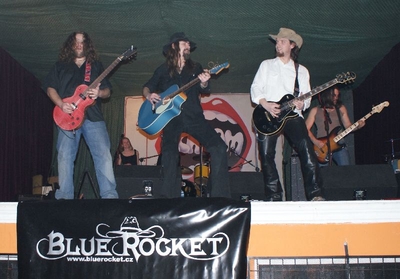 http://rockmag.cz/imgclanky/blue-rocket-bleskovka.jpg